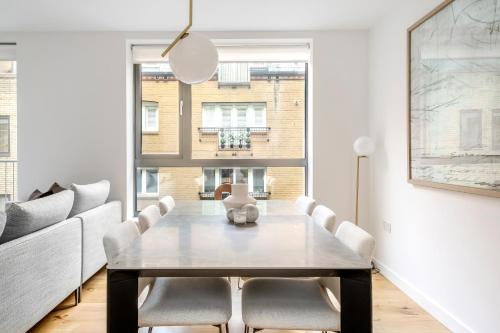 Luxury Central Mayfair Townhouse with AC 3BR 3BA, Londyn (zdjęcie 7)