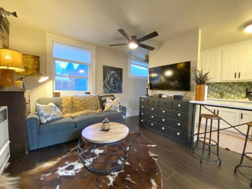 The Chic Guest Retreat in Old Town near CSU in East Dale