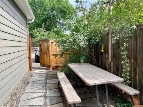 The Chic Guest Retreat in Old Town near CSU in East Dale