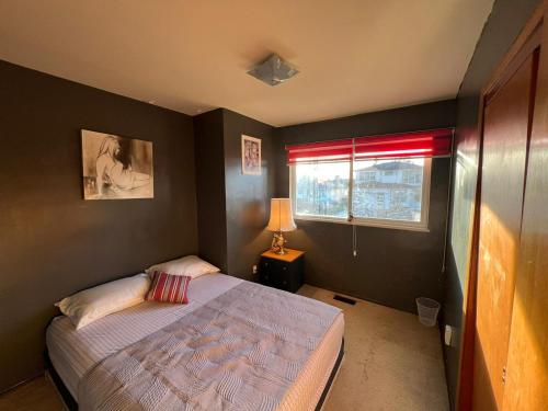 Cozy Artistic Room Available in Delta Surrey Best Price in Delta, Canada