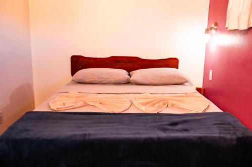 1 double bed, 1 twin bed