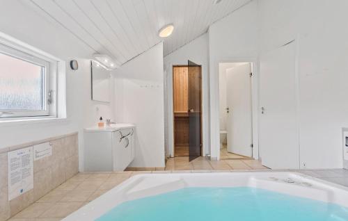 حمام, Holiday Home Bæverstien Dnmk Iv in Idestrup