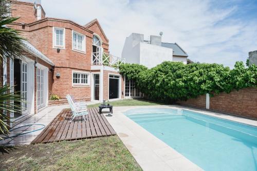 Casa con Piscina Climatizada, a Pasos de la Playa