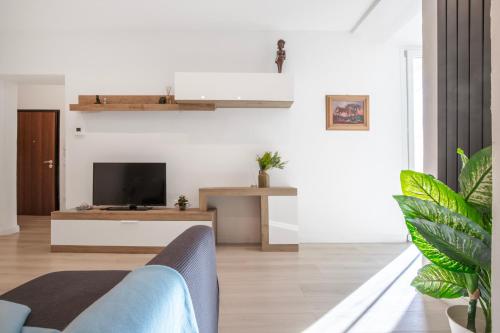 Naty Sweet Home, Florencie