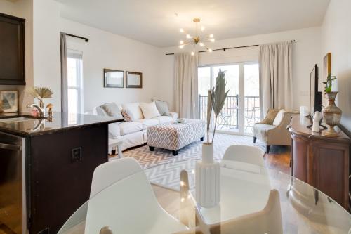 Walkable Lynchburg Condo with Private Balcony in Lynchburg, USA