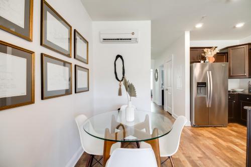 Walkable Lynchburg Condo with Private Balcony in Lynchburg, USA