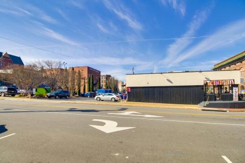 Walkable Lynchburg Condo with Private Balcony