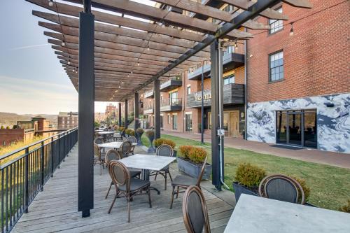 Downtown Lynchburg Condo with James River Views in Lynchburg, USA