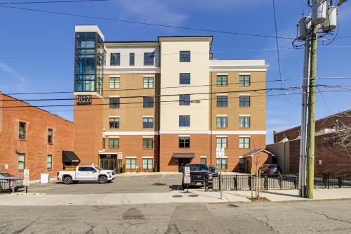 Downtown Lynchburg Condo with James River Views in Lynchburg, USA
