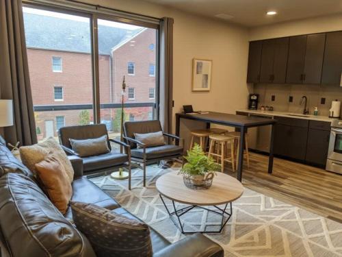 Modern Condo 210 Just Blocks from Lake Michigan in Traverse City, USA