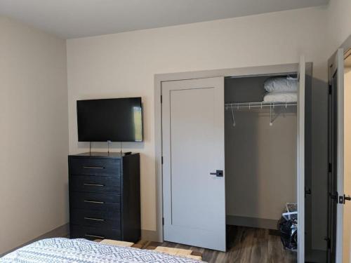 Modern Condo 210 Just Blocks from Lake Michigan in Traverse City, USA