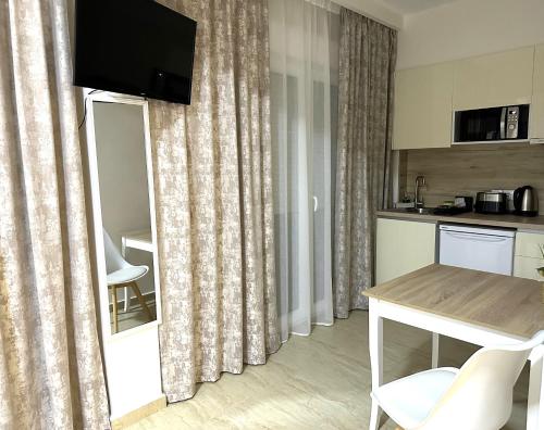 Navarino Luxe Suites