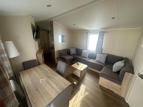 4 Bed 10 Berth Caravan Seawick Holiday Park