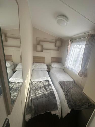 4 Bed 10 Berth Caravan Seawick Holiday Park