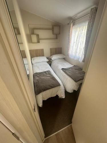 4 Bed 10 Berth Caravan Seawick Holiday Park