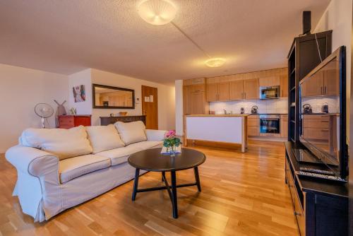 Chalet Apartments Iseltwald photo 4