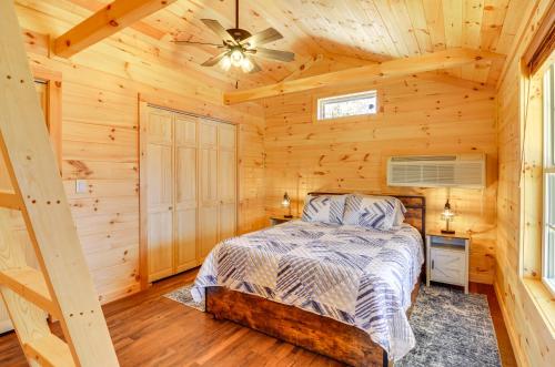 Peaceful Cabin 2 Mi to Dale Hollow Lake in Albany, USA