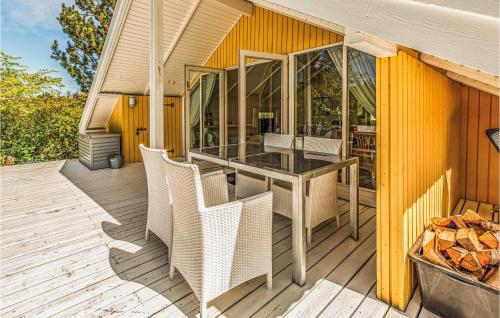 Kitchen, Three-Bedroom Holiday Home In Skalskor in Skaelskor