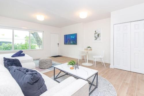 Large Stylish Studio Apartment In El Portal #3 in Miami, USA