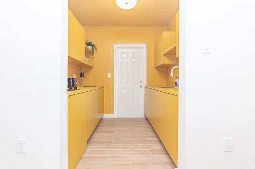 Large Stylish Studio Apartment In El Portal #3 in Miami, USA