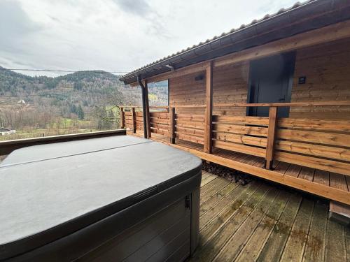 Chalet du Faubourg & Jacuzzi, proximité Gerardmer & La Bresse