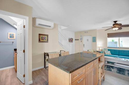 1B 2Ba Seaside Getaway Pool Oceanside in Marathon, USA