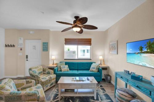1B 2Ba Seaside Getaway Pool Oceanside in Marathon, USA