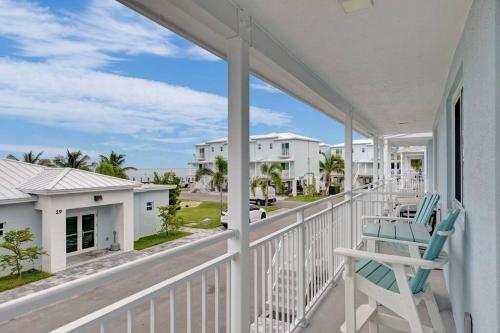 Oceans Retreat 1B 2Ba Steps to Pool Atlantic Oc in Marathon, USA