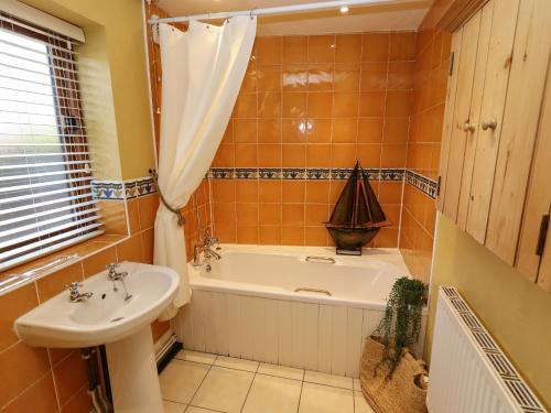 The Granary Court Farm - image 6