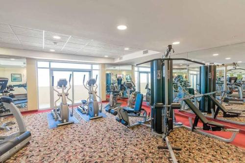 ** March Specials ** Beautiful Efficiency Condo in Ocean Front Building - image 8