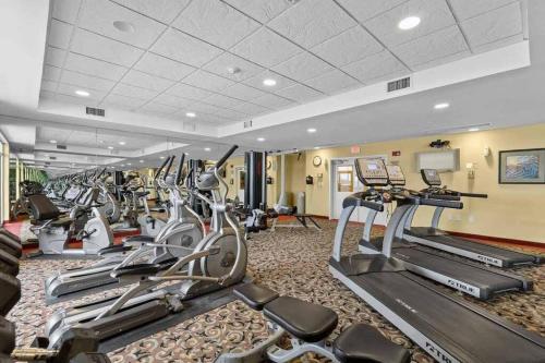 ** March Specials ** Beautiful Efficiency Condo in Ocean Front Building - image 9