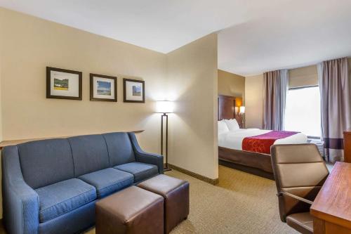 Comfort Suites South Point - Huntington - image 14