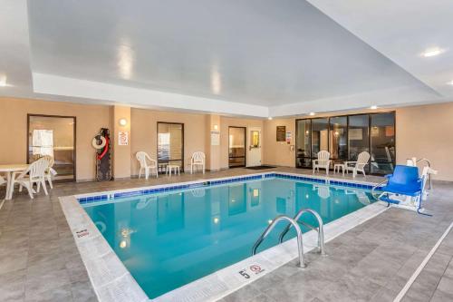 Comfort Suites South Point - Huntington in Burlington, USA