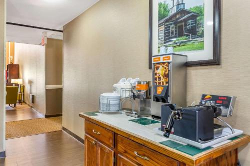 Comfort Suites South Point - Huntington - image 13