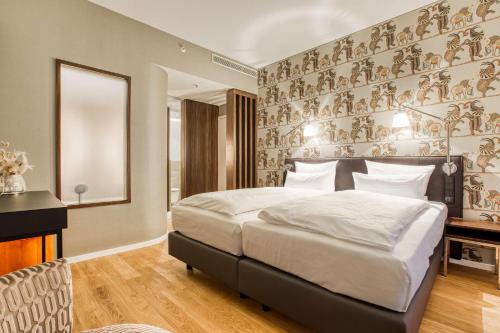 1 king bed, 1 sofa bed
