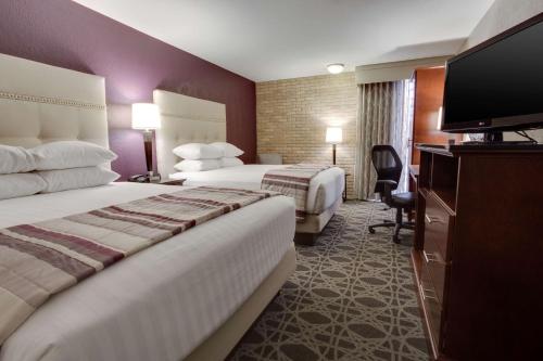 2 queen beds