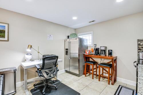 Pet-Friendly Silver Spring Condo with Yard!