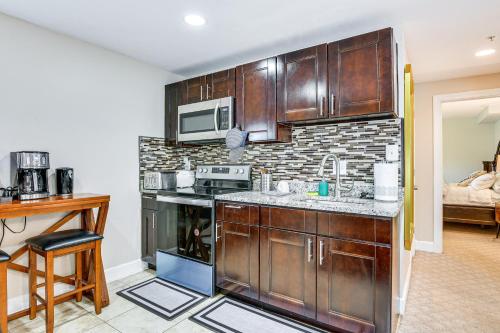 Pet-Friendly Silver Spring Condo with Yard!