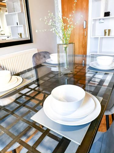 Crusader Apartment in the City Centre by Huku Kwetu- Nottingham - image 12