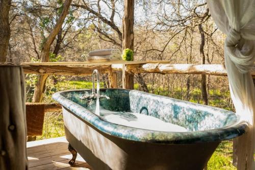 A Rustic Romantic Getaway in Texas Hill Country