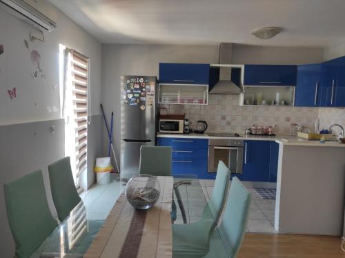 Apartments with parking space Supetar Brac - 5627 - image 2