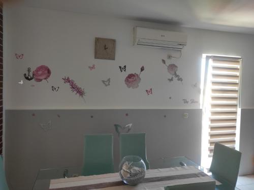 Two-Bedroom Apartment with Terrace and Sea View image 8