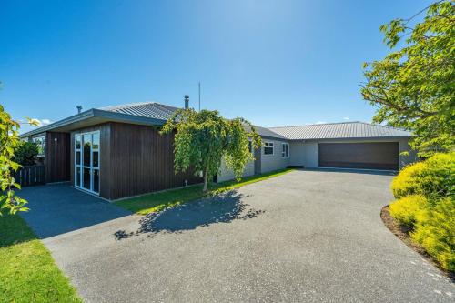 Five-Bedroom House image 8