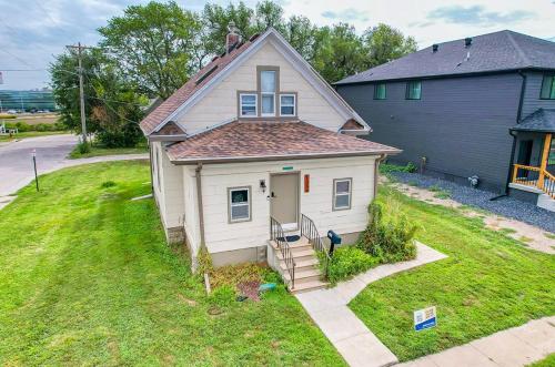 Perfect Getaway - 4bd 2bath in heart of Lincoln