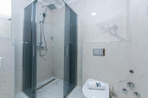 Two-Bedroom Apartment with Terrace and Sea View image 10