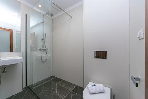 Two-Bedroom Apartment with Terrace and Sea View image 10