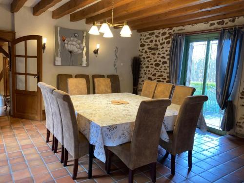 Gîte Dollon, 9 pièces, 14 personnes - FR-1-410-308