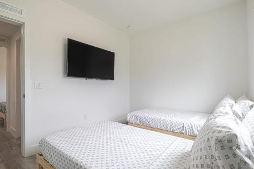 Perfect 3 Bed 2 Bath Apt W Free Parking