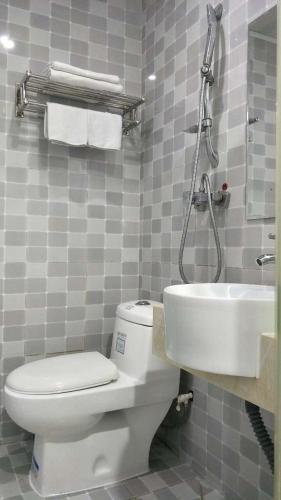 Seven Orange Hotel - image 5
