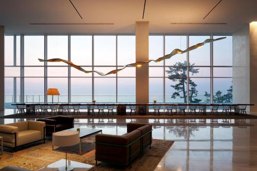 Lobby, SEAMARQ HOTEL near Heogyun And Heonanseolheon Memorial Hall